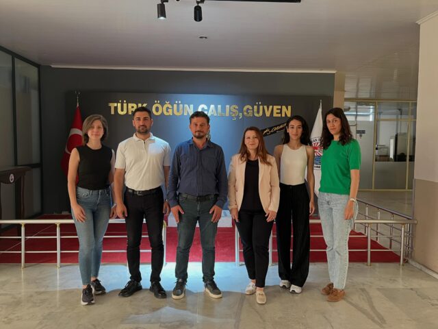TMMOB Mimarlar Odası Ortaca Temsilciliği Yönetim Kurulu olarak Dalaman Belediye Başkan Yardımcısı Rıza Kurt’u makamında ziyaret ettik. 

Gerçekleştirilen görüşmede genel kent gündemi ve hayata geçirilmesi planlanan projeler üzerine fikir alışverişinde bulunuldu.

Nazik kabulleri için teşekkür ederiz.
@dalamanbelediyesi
